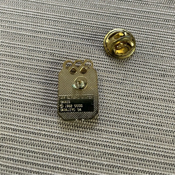 Olympic pin from Sarajevo games 1984 - Picture 2 of 2